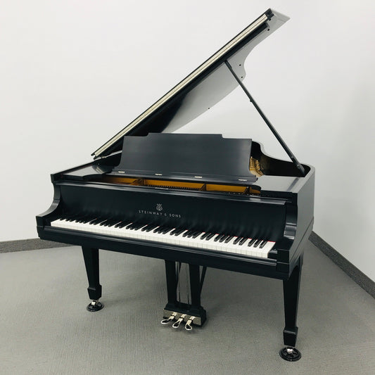 Steinway M Grand PIano
