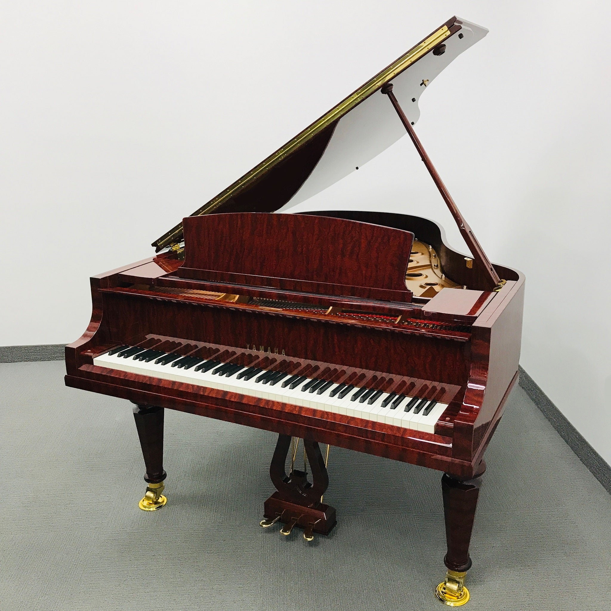 Yamaha c3 outlet piano size