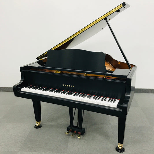 Yamaha GC1 Grand Piano