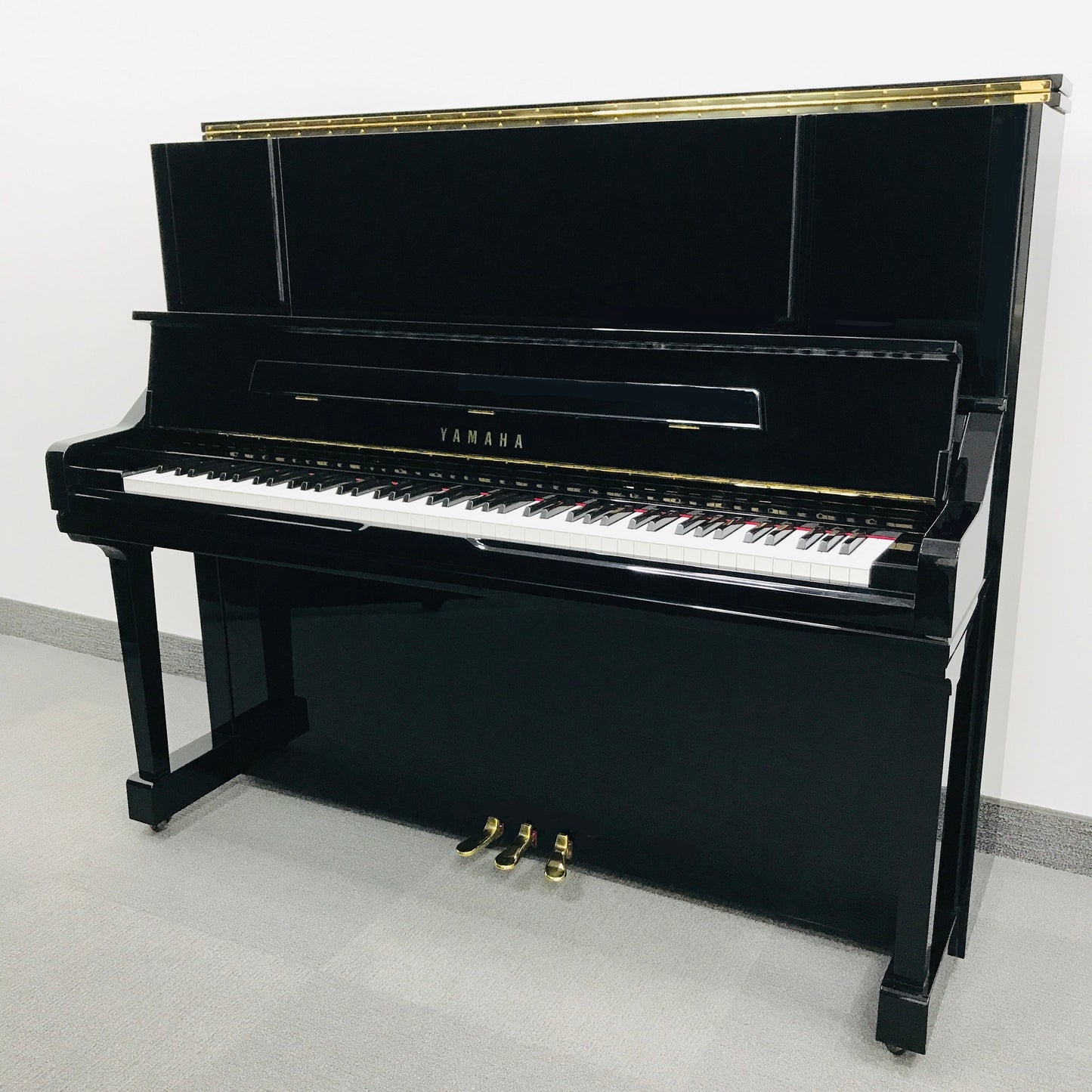 Yamaha YU30 Upright Piano